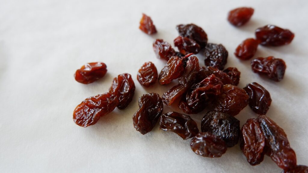benefits of raisin, black currant, food, raisin, raisin, raisin, raisin, raisin